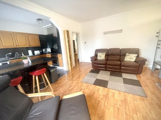2 bedroom flat to rent - Photo 1