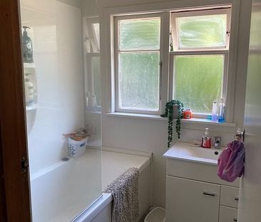 Private sunny 3 bedroom home - Photo 6