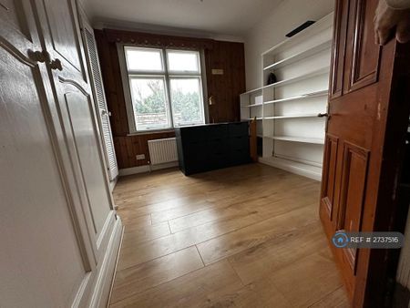 4 bedroom semi-detached house to rent - Photo 5