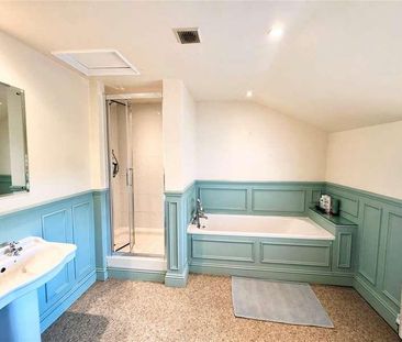 The Crescent, Farnham, Surrey, GU9 - Photo 6