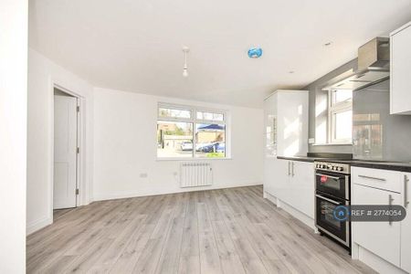 2 bedroom flat to rent - Photo 4