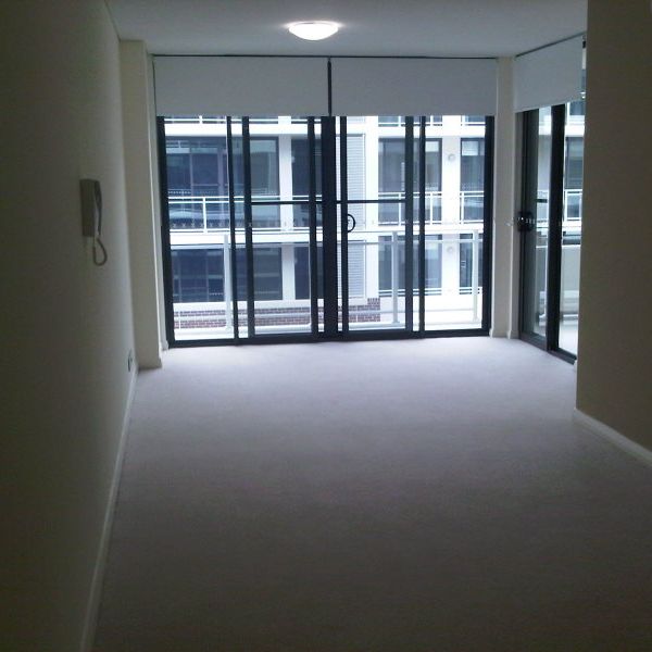 509/27 Hill Road, Wentworth Point - Photo 1