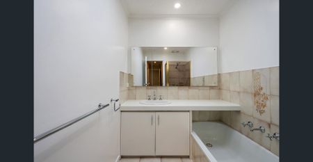 Spacious 2 Bedroom Unit in Ideal Location! - Photo 5