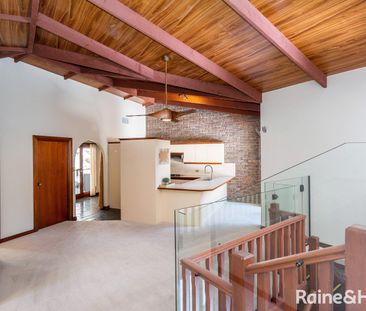 Swim and Entertain to your heart's content! - Lease to 26th January... - Photo 1