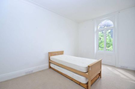 3 bedroom flat to rent - Photo 3