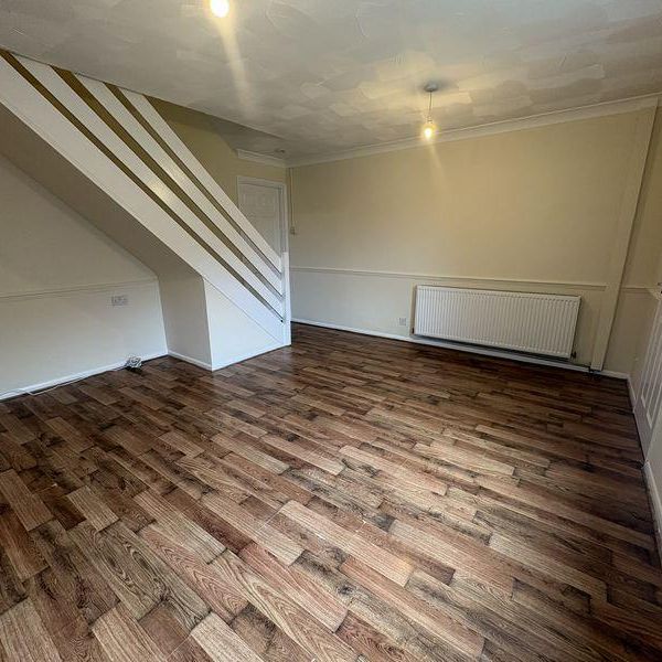 3 Bedroom Semi-Detached House For Rent - Photo 1