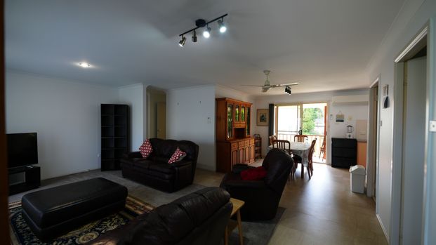 3 bedroom home in private setting - Photo 1