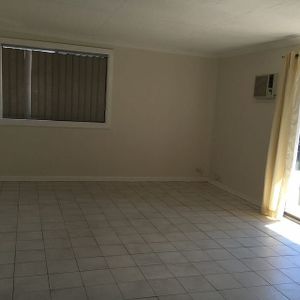 Quiet, Cosy, Well Presented 3 bedroom Home - Photo 2