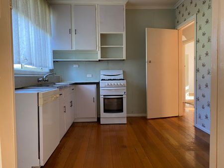 530 Waverley Road, Mount Waverley VIC 3149 - House For Rent | Domain - Photo 4