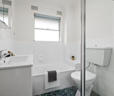 Well maintained| Bright| Spacious Two Bedroom In Ultra Convenient L... - Photo 6