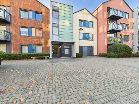 Warren House, Union Lane, Isleworth, Middlesex, TW7 - Photo 1