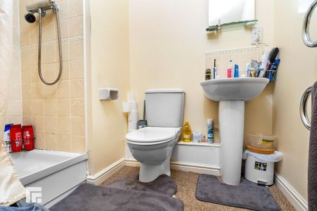 2 bedroom ground floor flat to rent - Photo 5