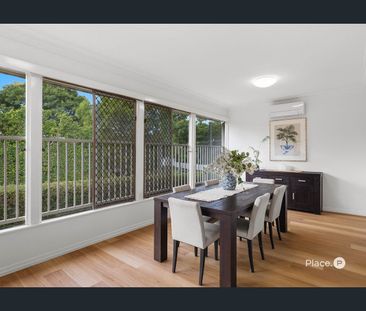 Family Home in a Quiet Yeronga Pocket - Photo 4