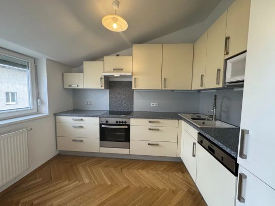 Moderne 4-Zi Wohnung mit Terrasse, 2 Bädern & Einbauküche im 1. DG, 1100 Wien! - Foto 1