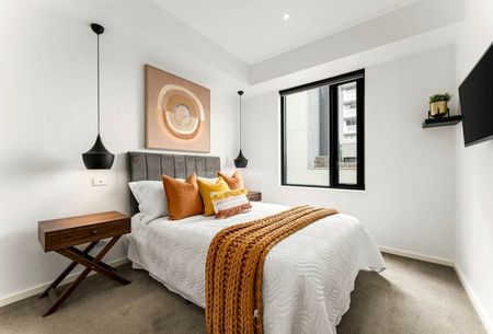 Spacious Bayshore Apartment in the Heart of Port Melbourne - Photo 3