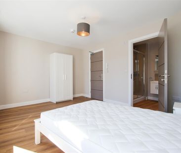 Room 4, High Street, Cherry Hinton, Cambridge - Photo 3