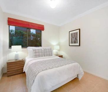 “Quiet Location with Easy Access to Shops and Schools” - Photo 4