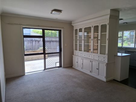 Discover comfort and convenience in this four-bedroom, two-bathroom home located on Bryce Street - just a short stroll from Cambridge’s town centre. - Photo 3