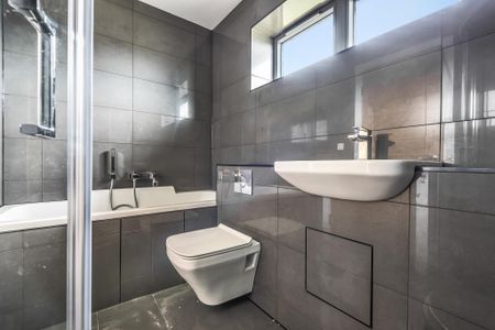 3 bedroom semi-detached house to rent - Photo 5