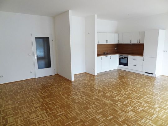 Gemütliche und geräumige Mietwohnung mit neuer Küche und großem Wohn- Esszimmer …! - Photo 1