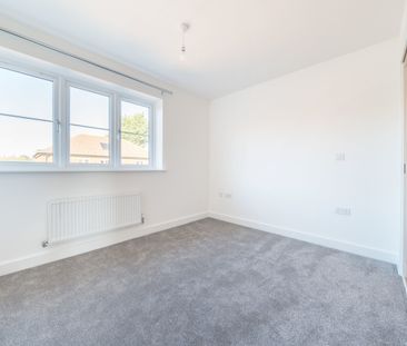 2 bedroom semi-detached house to rent - Photo 2