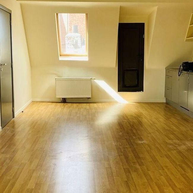 Appartement te huur in Schaarbeek voor € 1.025 met 1 slaapkamer - Photo 1