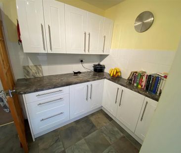 2 bedroom terraced house to rent - Photo 6