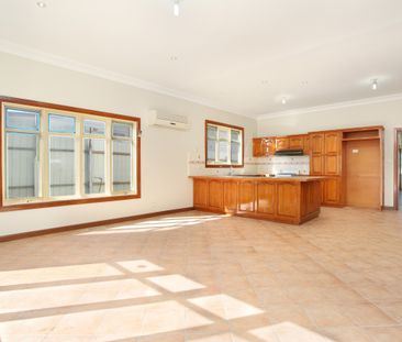 Spacious Family Home in the Heart of Brunswick - Photo 6