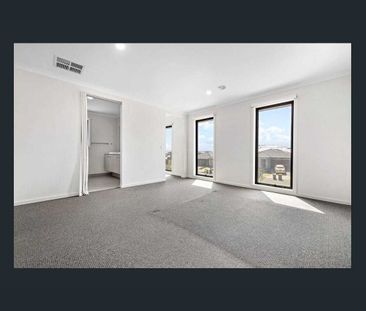 Beautiful double storey 4-bedroom house in Truganina!!! - Photo 3