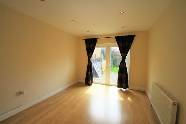 Minehead Road, Harrow - Photo 1