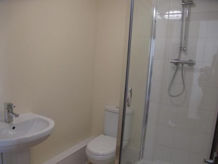 1 bedroom in a house share to rent - Photo 5
