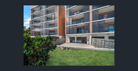 Open & Bright with an Extra Large Courtyard! - Photo 3