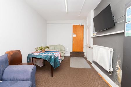 9 bedroom detached house to rent - Photo 3