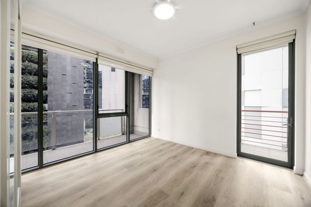 OVERSIZED 3 BEDROOM IN LUXURY LOCATION! - Photo 1