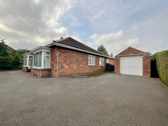 4 bedroom Detached Bungalow to let - Photo 1