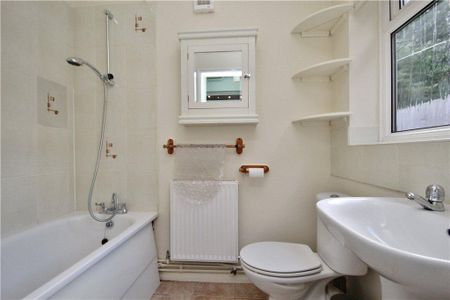 4 bedroom semi-detached house to rent - Photo 4