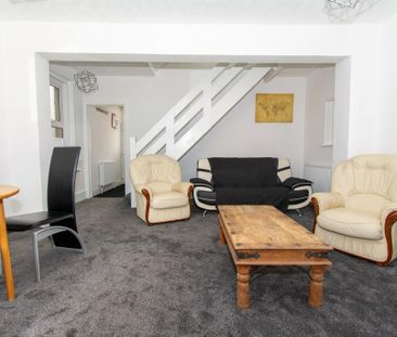 4 bedroom detached house to rent - Photo 3