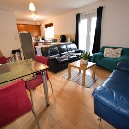 4 bedroom House in Abotts Mews, Leeds - Photo 1