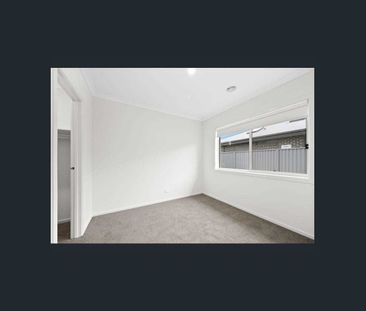 FOUR BEDROOM HOME WITH TWO LIVING AREAS AND DUCTED HEATING AND COOLING - Photo 2