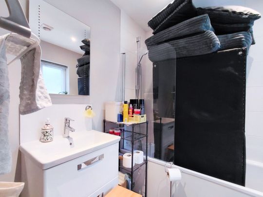 Castlebar Road, London W5 - Photo 1