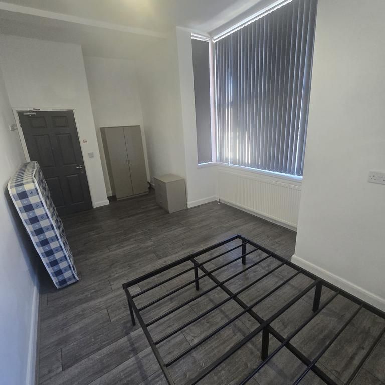 1 bedroom in a house share to rent - Photo 2