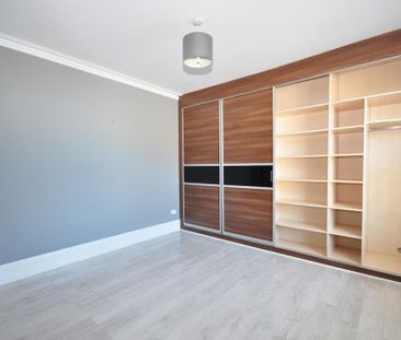 4 bedroom end of terrace house to rent - Photo 1