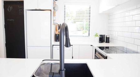 Modern Townhouse With Style - Photo 3