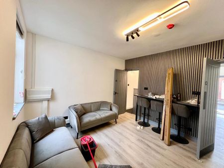 6 bedroom terraced house to rent - Photo 2