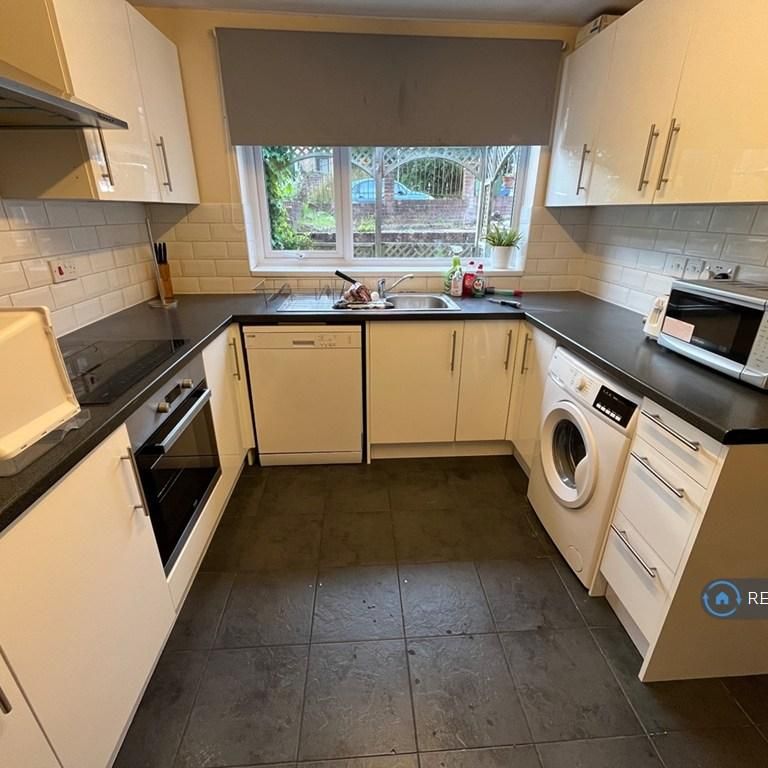 4 bedroom terraced house to rent - Photo 1