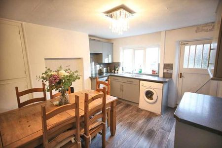 Woodford Road, Wilmslow, SK9 - Photo 5