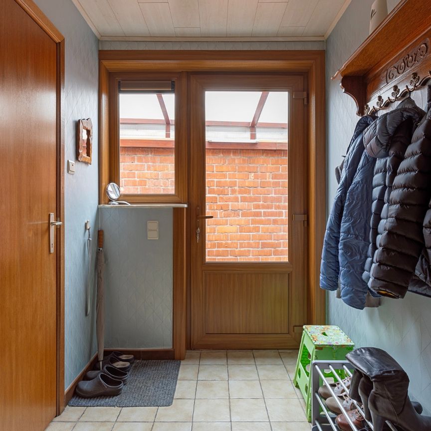 Goed onderhouden woning met garage en 3 slaapkamers gelegen te Assenede - Foto 1