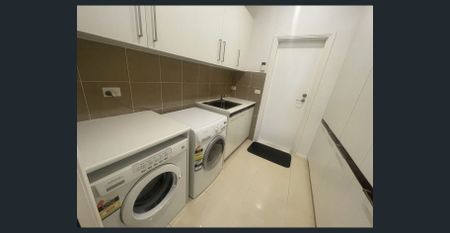 Private and Secure Three Bedroom Home - Photo 3