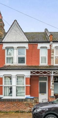 4 bedroom house with Garden located next to Bounds Green Station - Photo 1