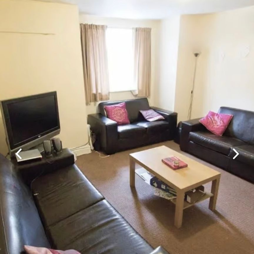 6 Bed - 17 Newport Mount, Headingley, Leeds - LS6 3DB - Student - Photo 1